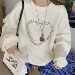 【DAZY】レター刺繍ハート 長袖スウェットシャツのサムネイル