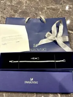 SWAROVSKI スワロフスキー バングル 羽 フェザー シルバー （箱付）M SWAROVSKI スワロフスキー バングル 羽 フェザー シルバー （箱付）M