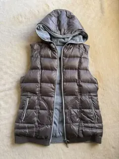 ブラウン フード付きダウンベスト