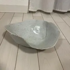 益子焼　包鉢　淡い青色の波状陶器ボウル