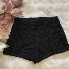 ❤️Forever21❤️新品未使用タグ付ビーズ刺繍入り黒ショートパンツSゴージャス