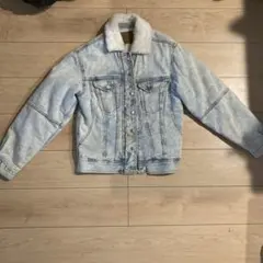 ボア襟付きライトブルーデニムジャケット