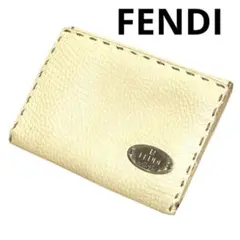 フェンディ　折り財布　セレリア　カーフレザー　アイボリー　丸型プレート　ステッチ
