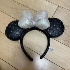 ディズニー カチューシャ 黒と白　キルティング　パール