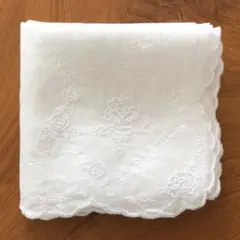 【ローラアシュレイ】ハンカチーフ 冠婚葬祭 白色 薔薇の刺繍 綿100%