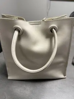 ホワイト レザー ハンドバッグ スクエア型ディスコート