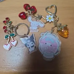 サンリオキャラクターズ きらきらフルーツチャーム　クロミ マイメロ シナモン