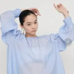 値下げ　LARUTA ラルータ｜シアーラグランギャザースリーブブラウス　ブルーのサムネイル