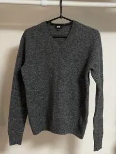 UNIQLO グレー Vネックセーター S 古着のサムネイル