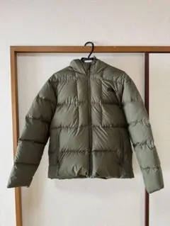 PUMA フード付きダウンジャケット オリーブ