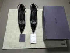 PRADA エナメル アンクルストラップ パンプスのサムネイル
