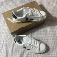 VEJA スニーカー ホワイトのサムネイル