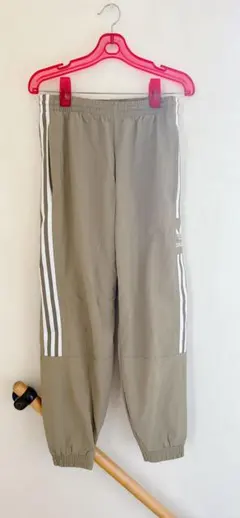 adidas カーキ ジャージパンツ 3本ライン