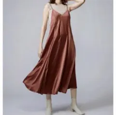 【タグ付き未使用品】カットサテンレイヤードワンピース