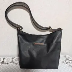 SHOO-LA-RUE✫ブラック ✫ショルダーバッグ✫ 合成皮革のサムネイル