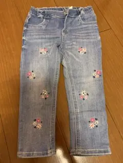 H&M 花柄　刺繍のジーパン　サイズ92