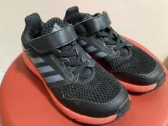【adidas】キッズスニーカー 19㎝