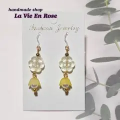 ハンドメイド ★ 花和柄 花びら イエロー 小ぶり 樹脂 ピアス イヤリング