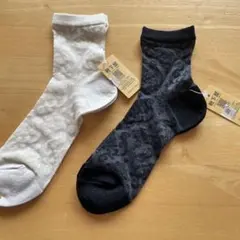 靴下屋　ホワイトとブラックのソックスセットのサムネイル