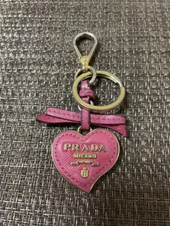 PRADA ハート型キーホルダー ピンク