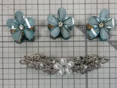 水色の花型ヘアクリップ3個とバレッタのセット