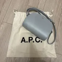 A.P.C. ハーフムーン ミニショルダーバッグ エンボス