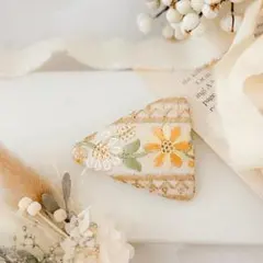 インド刺繍リボン　三角パッチンピン　三角ヘアピン　黄色花柄