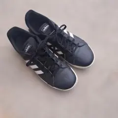 アディダス　スニーカー