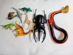 カブトムシと恐竜フィギュアセット