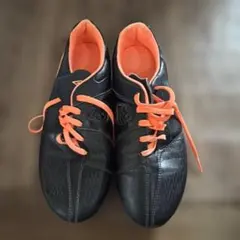 umbro サッカーシューズ 黒/オレンジ