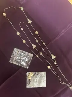 蝶とビーズのロングネックレスと花ピアスセット