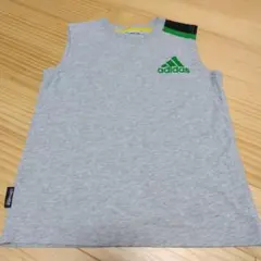 adidas グレー ノースリーブタンクトップ