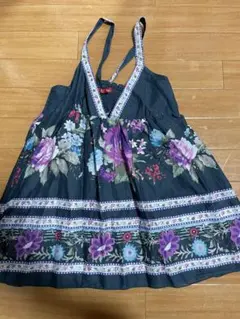 Amina 新品　未使用　キャミソール　カットソーのサムネイル