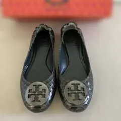 美品 Tory Burch REVA メタルロゴ フラットシューズ 6.5