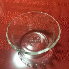 Pyrex スカラップエッジ ボウル 小型　1個のサムネイル