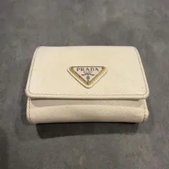 【現行品】PRADA サフィアーノ トライアングル ホワイト 三つ折り財布
