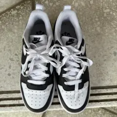 NIKE ナイキ　スニーカー ホワイト ブラックのサムネイル