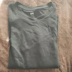 ユニクロ　黒長袖Ｔシャツ　S