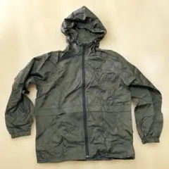 ユニクロポケッタブルパーカー メンズＳカーキ色ナイロン製