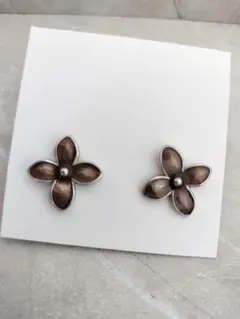 花型シルバーブラウンスタッドピアス