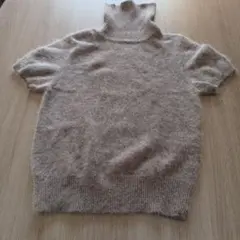 ベージュ ハイネック 半袖ニット