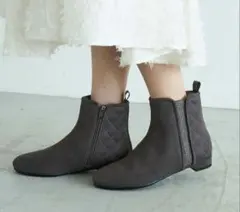 リズラフィーネ ビジュー付きキルティングブーツ グレー