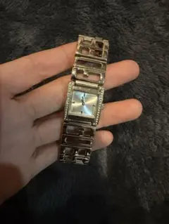 GUESS レディース 腕時計 ゴールドカラーのサムネイル