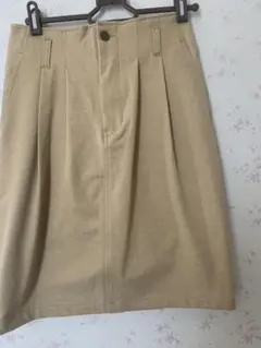 レイカズン　タイトスカートのサムネイル