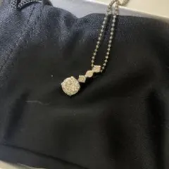 1カラット超　ダイヤ？3石　ネックレス