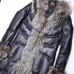DAMA コレクション】リアルフォックスファー付羊革レザーダウンコート黒紫 DAMA コレクション】リアルフォックスファー付羊革レザーダウンコート