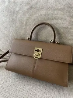 新品未使用❣️カフネ　CAFUNE ミディアムスタンスバッグSageセージグリーン 新品未使用 カフネ CAFUNE ミディアムスタンスバッグSageセージ
