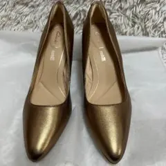 Clarks クラークス　パンプス　ゴールド　シンプルのサムネイル
