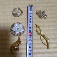 ヴィンテージ風 花とパールのブローチ