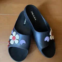 PRADA フラワーモチーフ ラバーサンダル ブラック　サイズ35 2026年最新】フラワーシューズ PRADAの人気アイテム - メルカリ